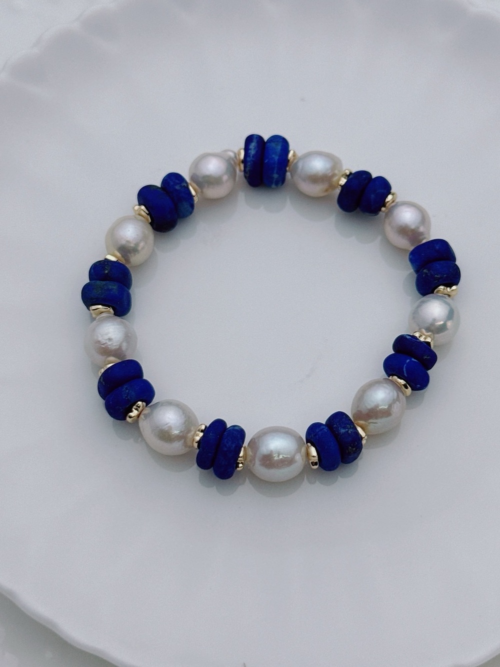 26B529 Handmade Freshwater Baroque Pearl Lapis Stretchable Bracelet 7β 8-9mm - Picture 4 of 6